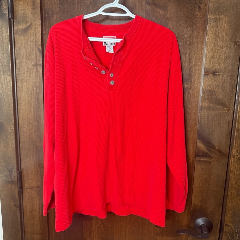 100% cotton long sleeve light weight sweater/shirt Red Marlboro xl Vintage
